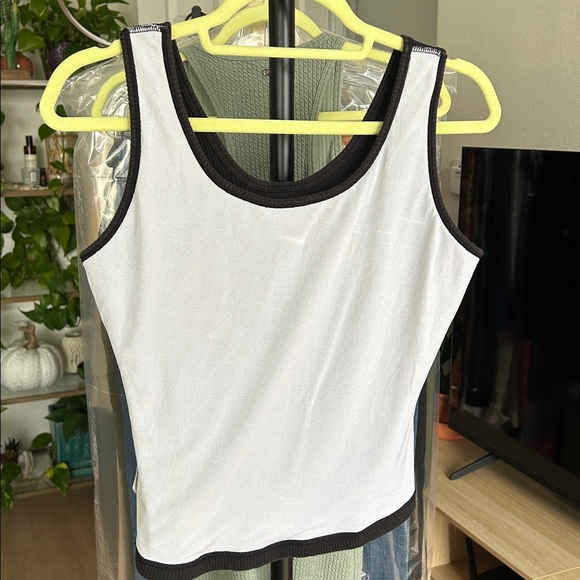 Nike Ribbed Sports Tank. Size Large. Black. - Picture 5 of 5